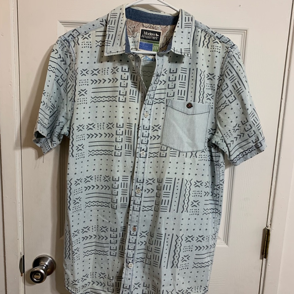 Modern Amusement short sleeve button up shirt SZ M